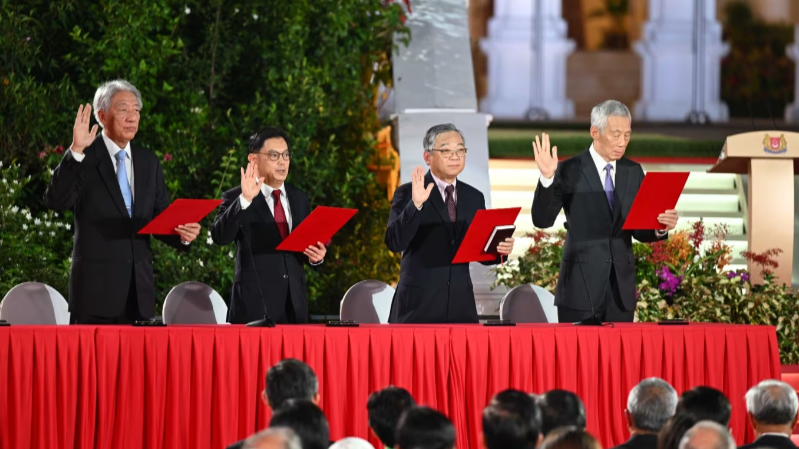 李显龙宣誓就任新加坡国务资政
