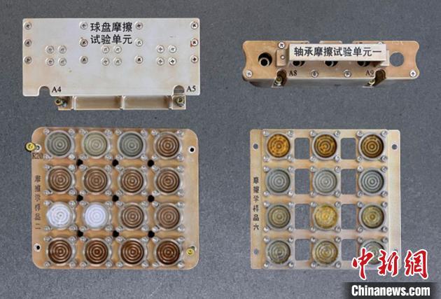 图为部分实验装置及科学实验样品(中国科学院兰州化学物理研究所供图)