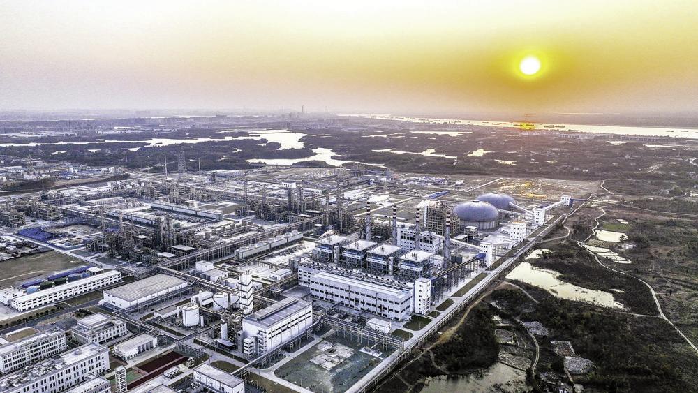 湖南石化新区己内酰胺装置航拍图。