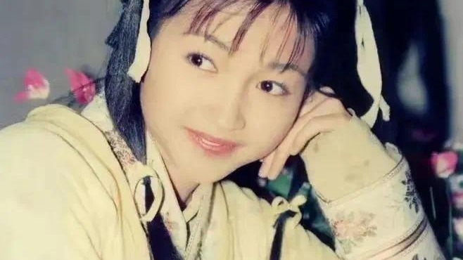 她25岁演“郭襄”惊艳了时光，43岁转行做护士，乐观且纯粹的人生好酷