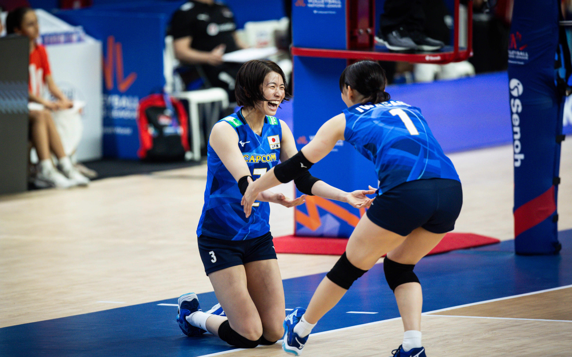 大冷门！日本女排终结世界第一22连胜，和中国女排抢奥运席位