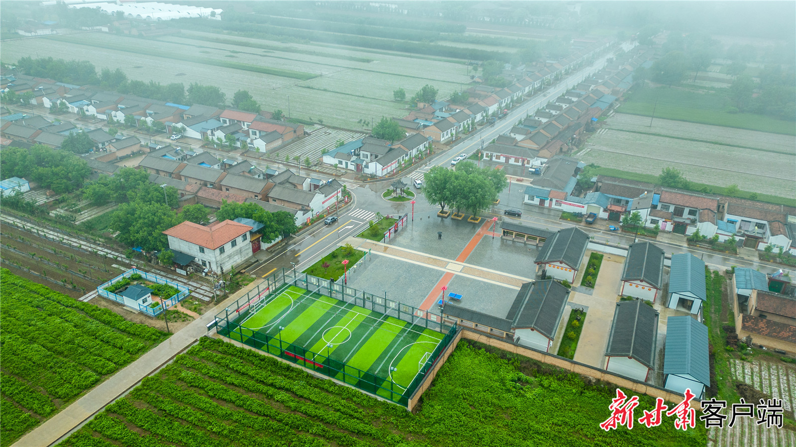 天津市整合东西部协作资金和社会帮扶资金556万元，实施特色农业、现代产业、公共服务等项目6个，助推张鳌坡村乡村振兴示范村创建和“针灸小镇”宣传推介。