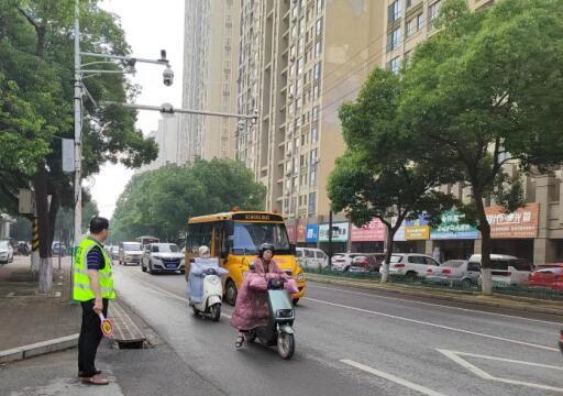 南昌县蒋巷镇：守护安全不放松 为民服务“零距离”