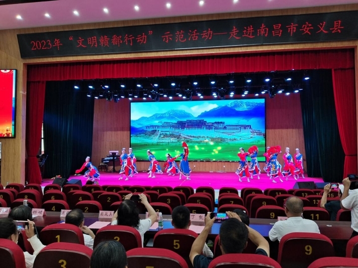 “文明赣鄱行动”示范活动在石鼻镇举行