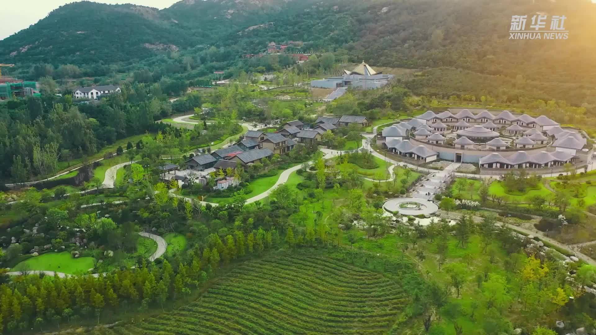 山东日照：碧水映青山 美景迎客来