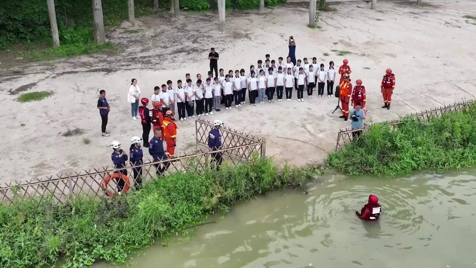 福建漳州：防溺水现场教学加强学生安全意识