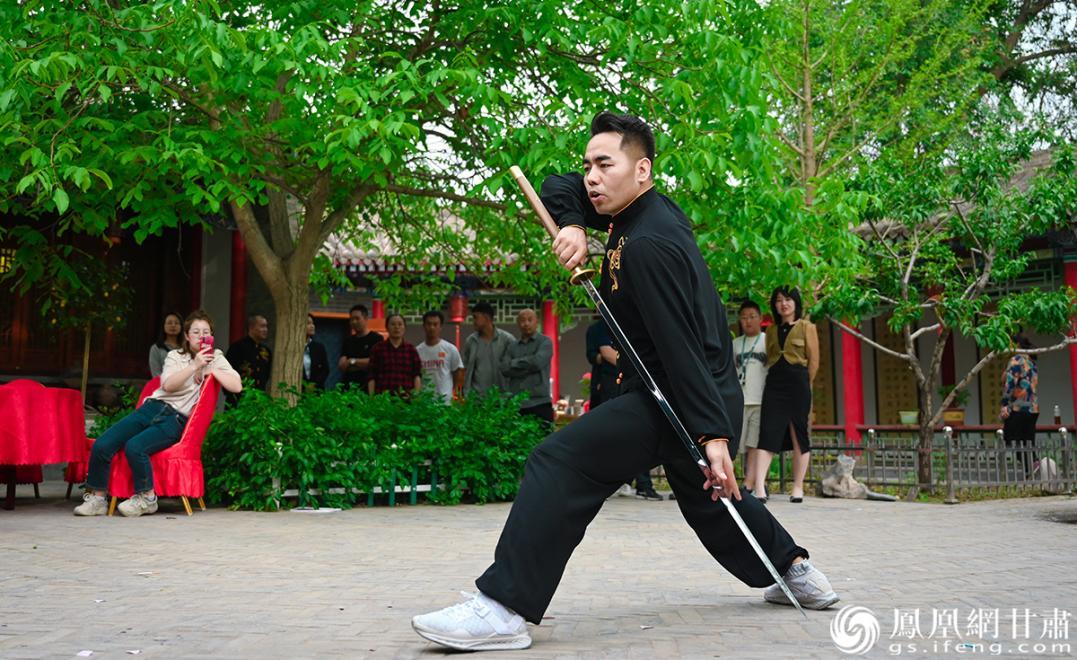 王福安弟子王伟军演练通备苗刀