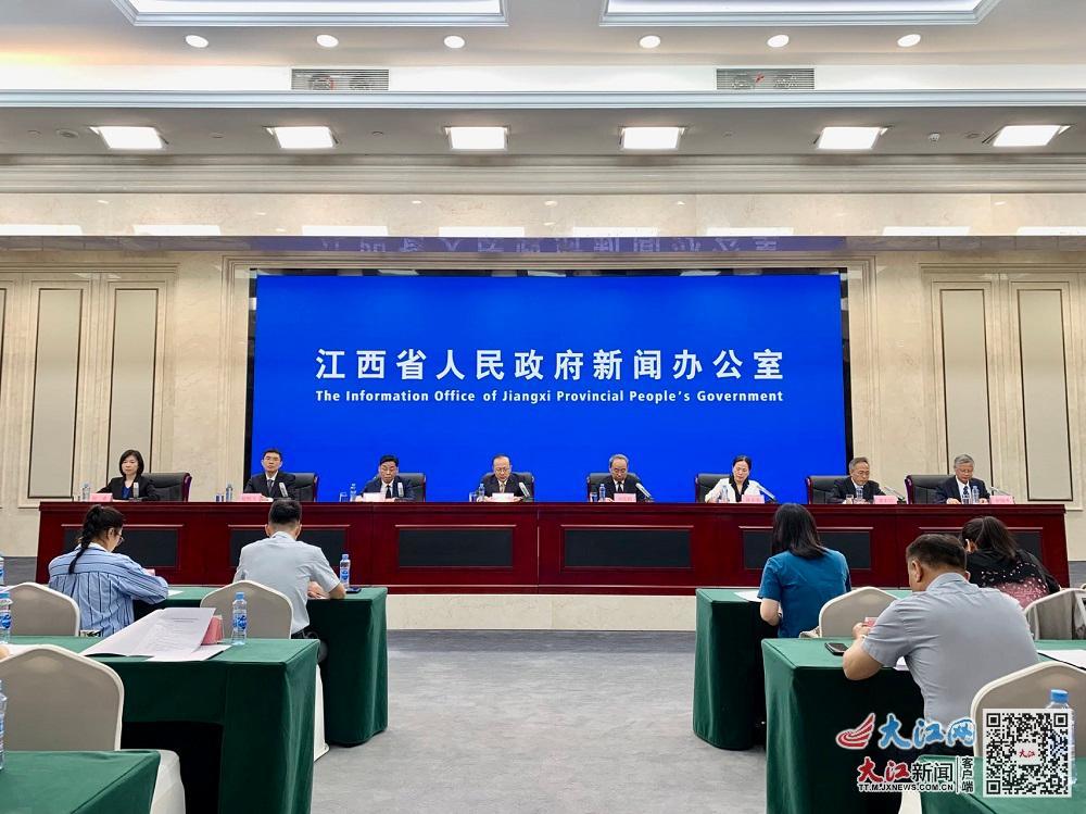 江西省推动大规模设备更新和消费品以旧换新新闻发布会现场（郑周贇摄）