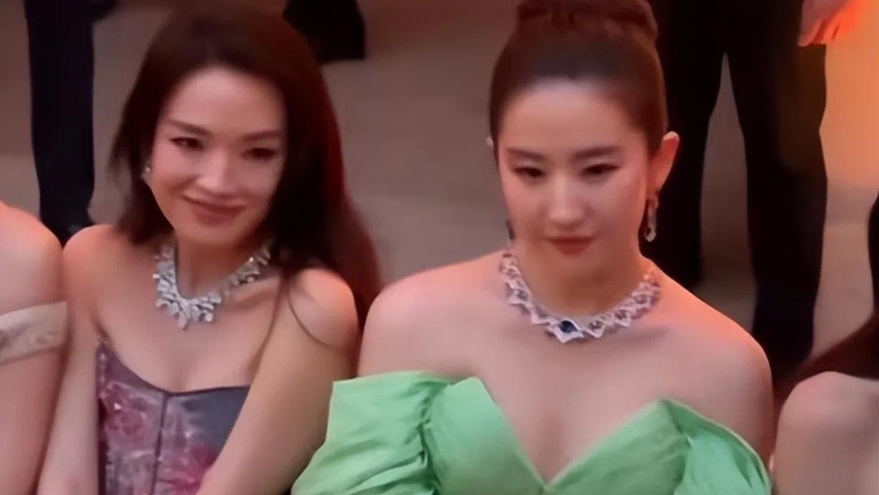 罗马这一夜，女明星的一张合照，把对舒淇的“排挤”体现得淋漓尽致封面图