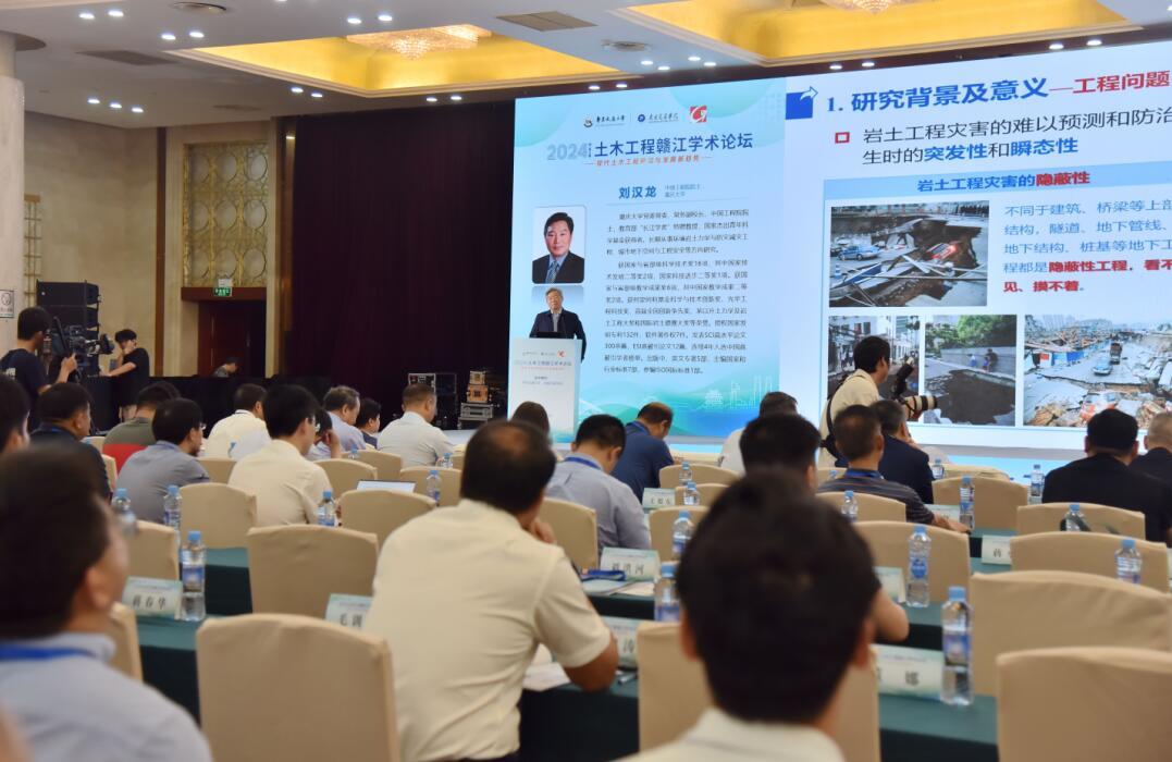 省教育厅副厅长刘小强,省住建厅副厅长王晓明,省交通厅二级巡视员