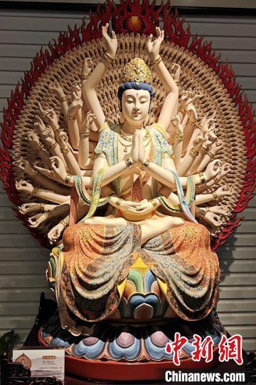 图为张红萍作品《千手观音》　吴冠标　摄