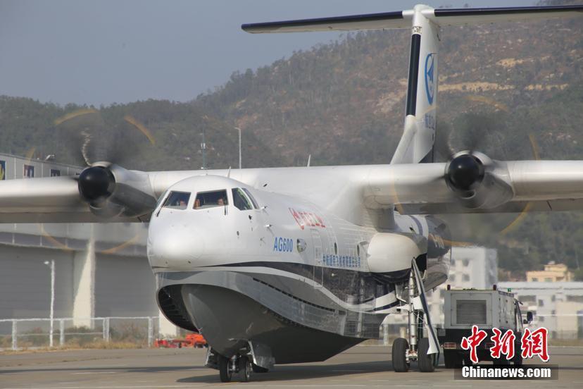 2018年1月24日，“鲲龙”AG600在珠海迎来了第二次试飞。图/中新网
