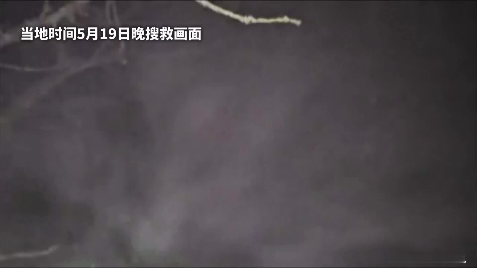 载有伊朗总统的直升机发生硬着陆事故，现场搜救视频