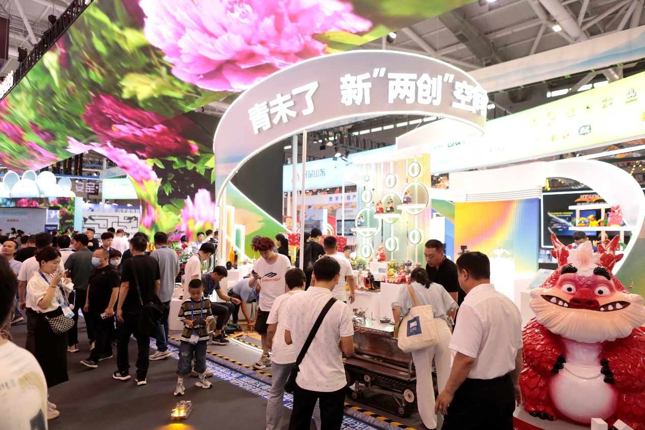 一批文创新企业、新产品现场备受关注