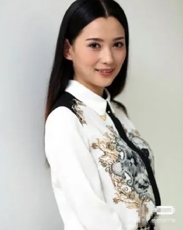 网友扒汪峰新女友变美思路 从小美女到大美人