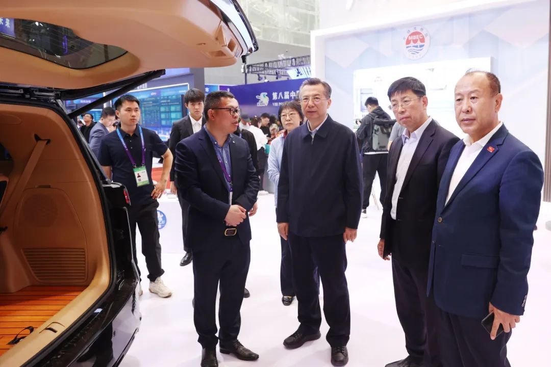 王永康出席第八届中俄博览会暨第三十三届哈洽会并进行巡馆