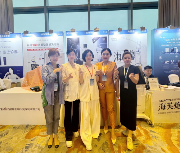 北京芙洛美创始人黄昕昕院长受邀出席厦门"海峡两岸医疗美容精英高峰