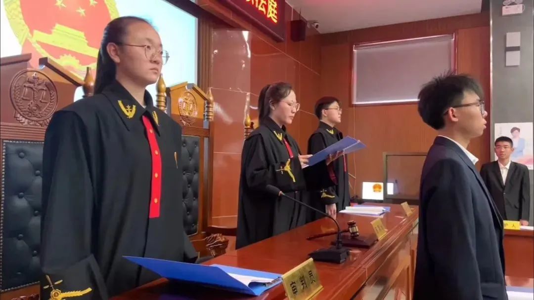 △2023年5月18日，金昌市一中举行青少年“模拟法庭”活动。