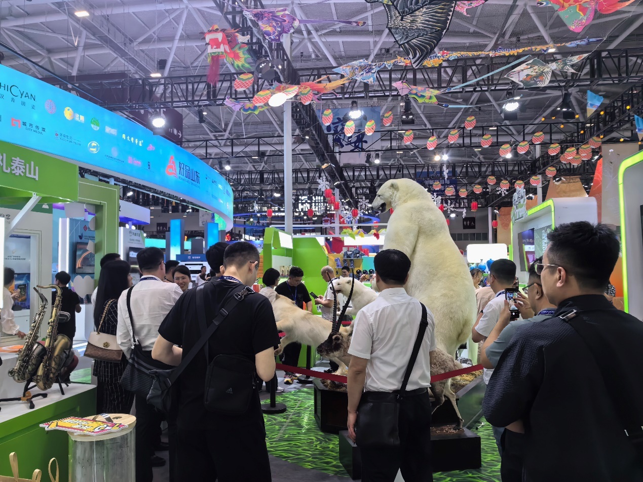 深圳文博会山东展区 “好客”袭来 “好品”荟萃