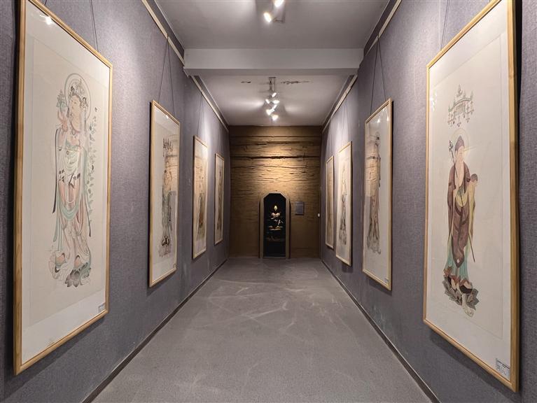 临摹敦煌壁画展品长廊