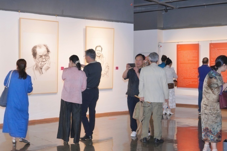 南京西善|“三人行”书画展,传递着艺术融入生活的浪漫隐喻