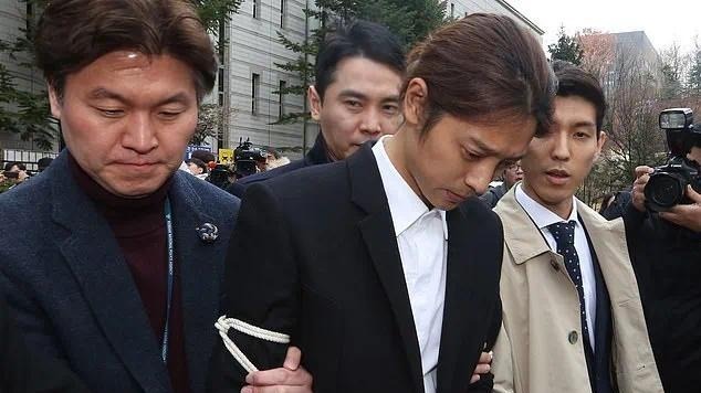 下药，轮X，偷拍视频...BBC纪录片揭露韩国男星的阴暗一面，太可怕...封面图