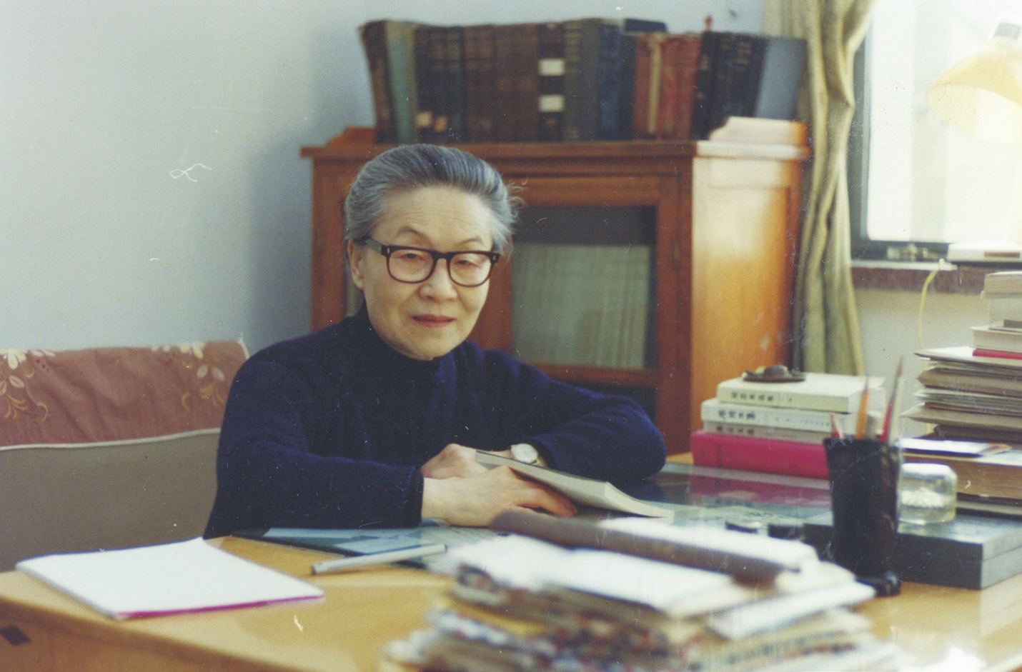 掩卷沉思的杨绛先生