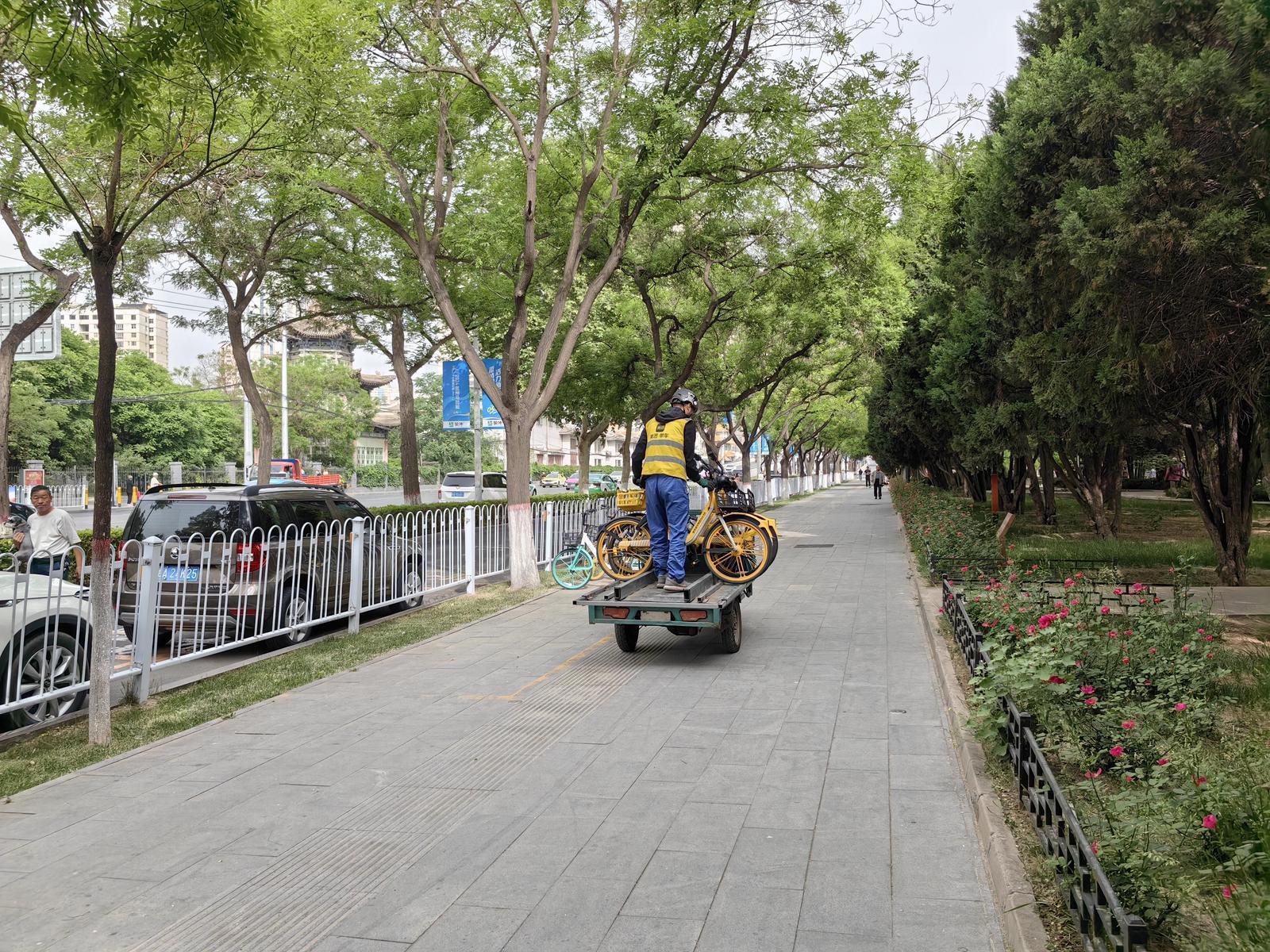 保障赛道沿线畅通有序