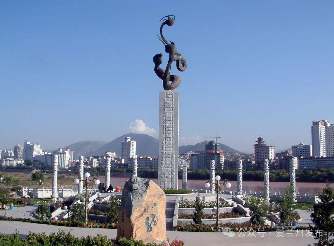 跑到23公里，就会看到龙源。