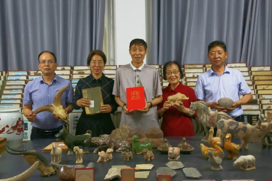 西北农林科技大学博览园校友张国飞私家藏品捐赠献礼校庆