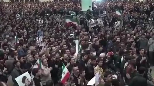 现场：伊朗总统遗体告别仪式在德黑兰大学举行