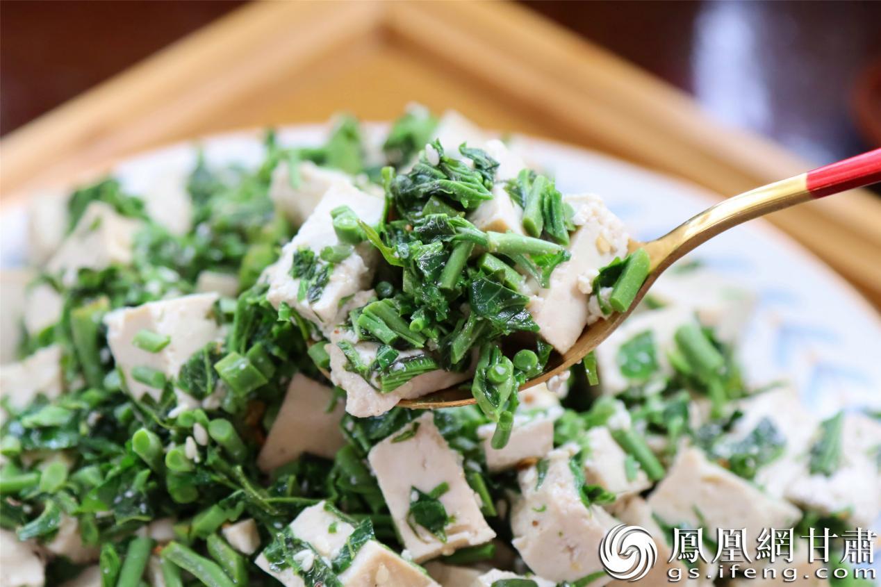 一把香椿芽一块嫩豆腐,拌出甘肃人记忆里春天的味道。图源自网络