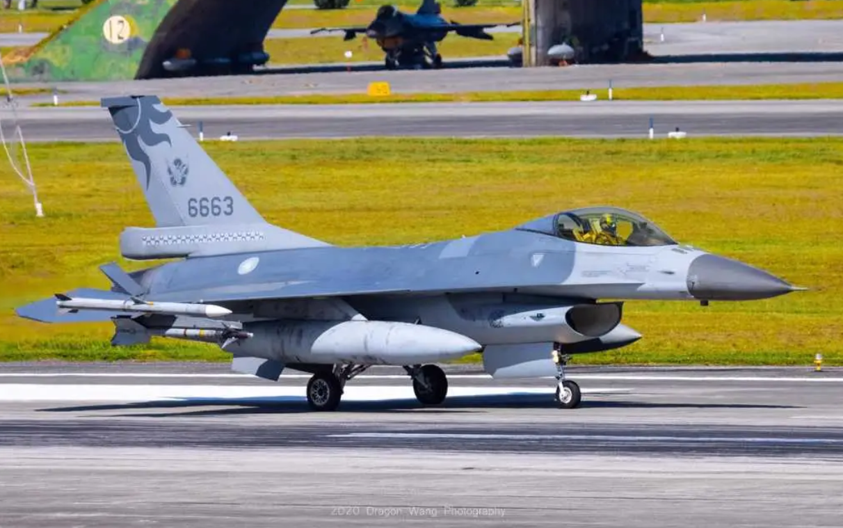图为台军装备的F-16V型战机