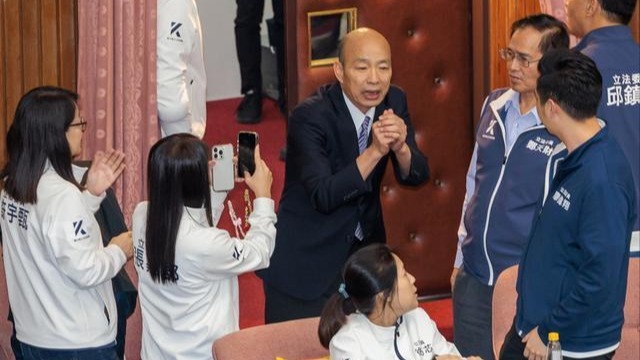 洪孟楷爆韓國瑜在藍綠沖突腰部受傷，呼籲民進黨向其道歉