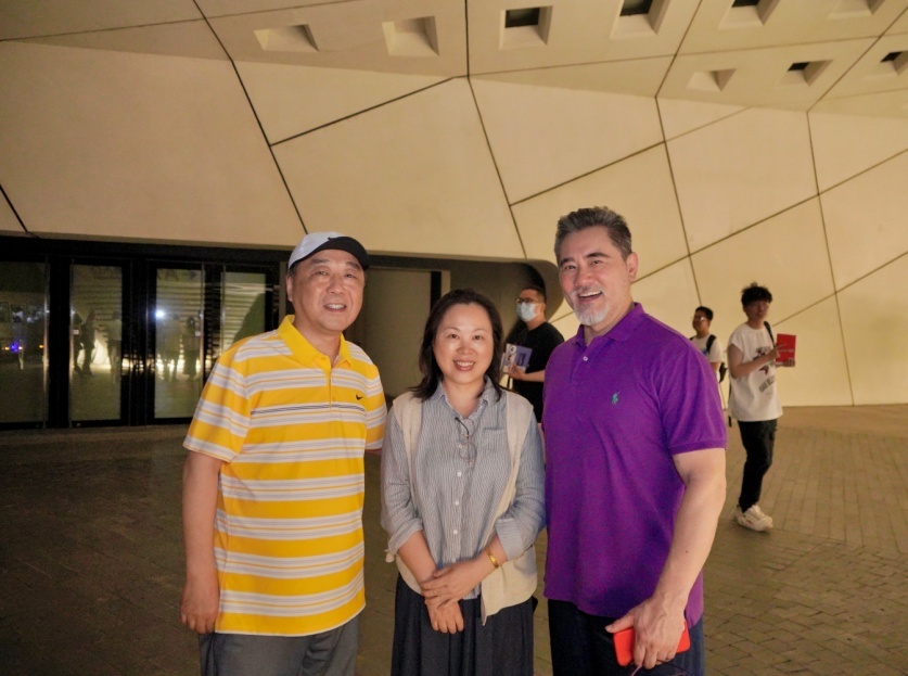 本文作者夫妇与赵文瑄交流后留影