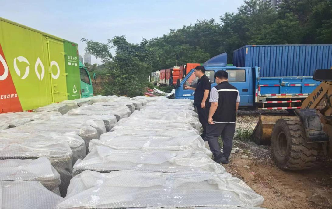 深圳市洁亚环保产业有限公司捐赠垃圾桶80个