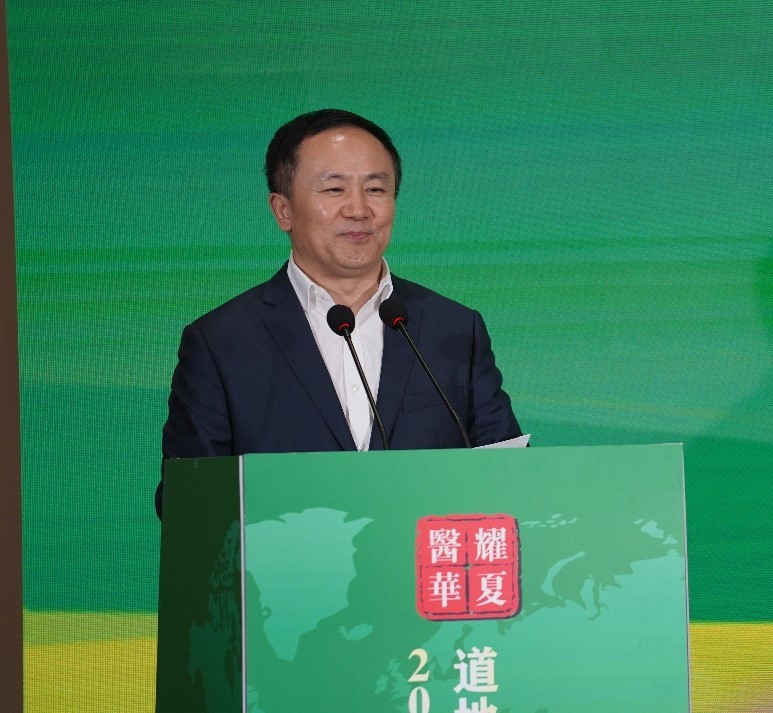 全球商报联盟主席、香港商报社社长丁时照致辞