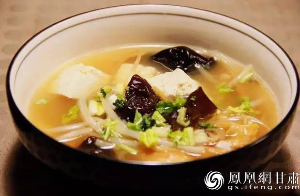 孙中山先生独创的“四物豆腐汤”,由黄花菜、木耳、豆腐、豆芽四种食材做成。图源自网络