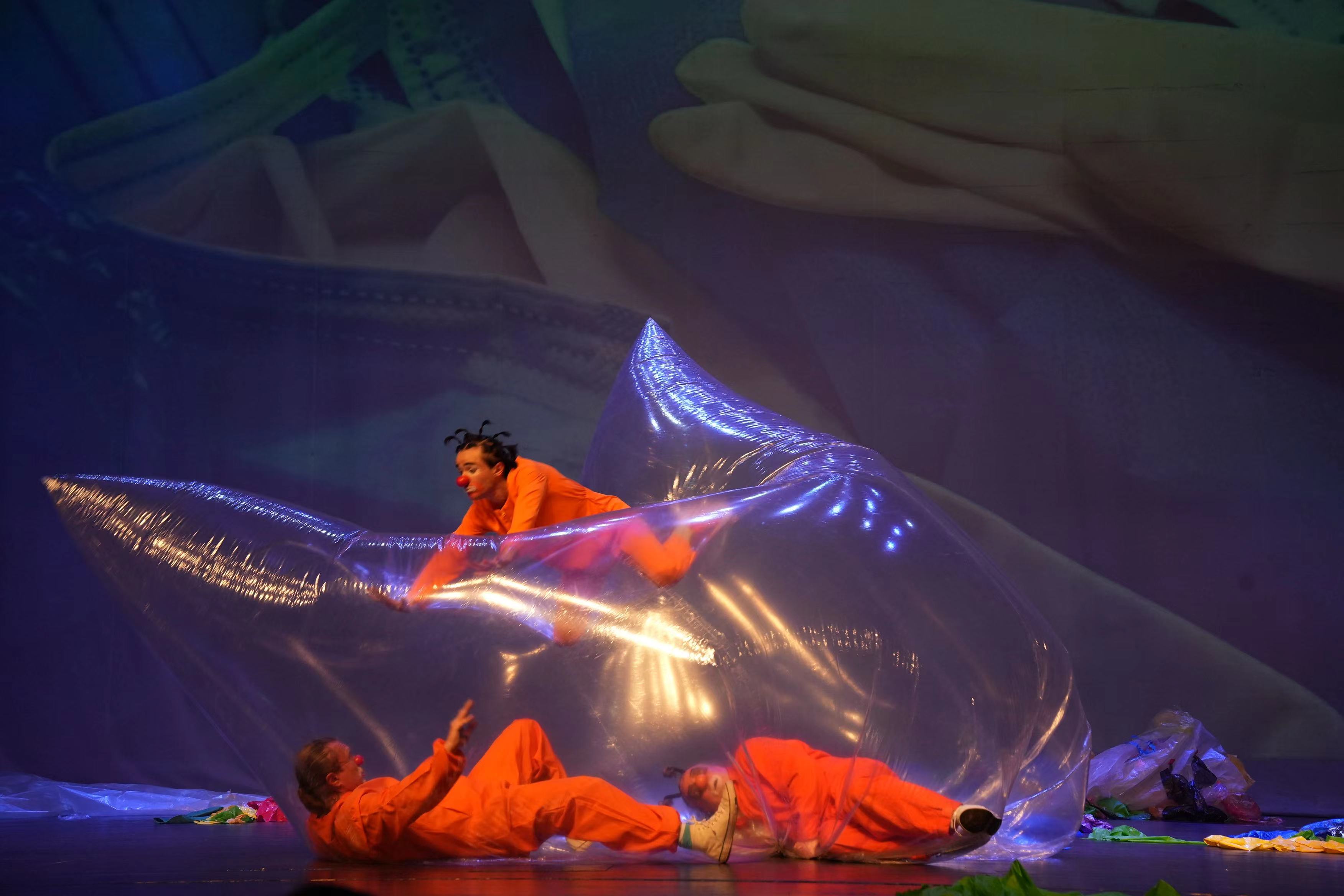 乌克兰滑稽默剧《塑料的狂想》在海口爆笑上演