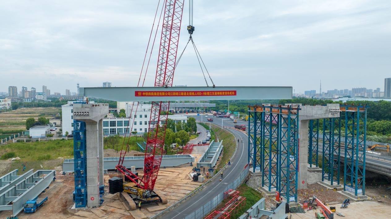 图为施工现场。