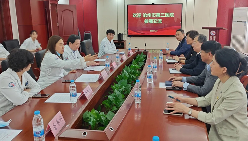 4月17日，沧州市第三医院党委书记李云龙、院长高永海一行与天津市第三中心医院领导进行座谈交流。