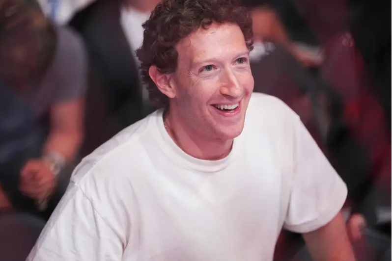 图4. 4月份出席拉斯维加斯UFC 300活动的Mark Zuckerberg。 图片来源:Jeff Bottari/盖蒂图片社