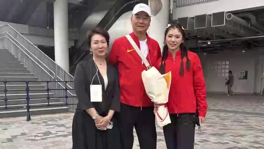 吴艳妮日本夺冠奖金曝光+妈妈视角见证夺冠，激动尖叫连喊4次加油
