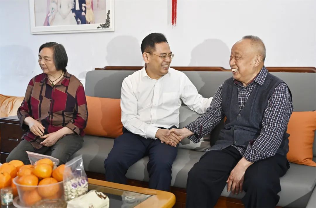 涪陵区委书记黎勇看望唐闻一