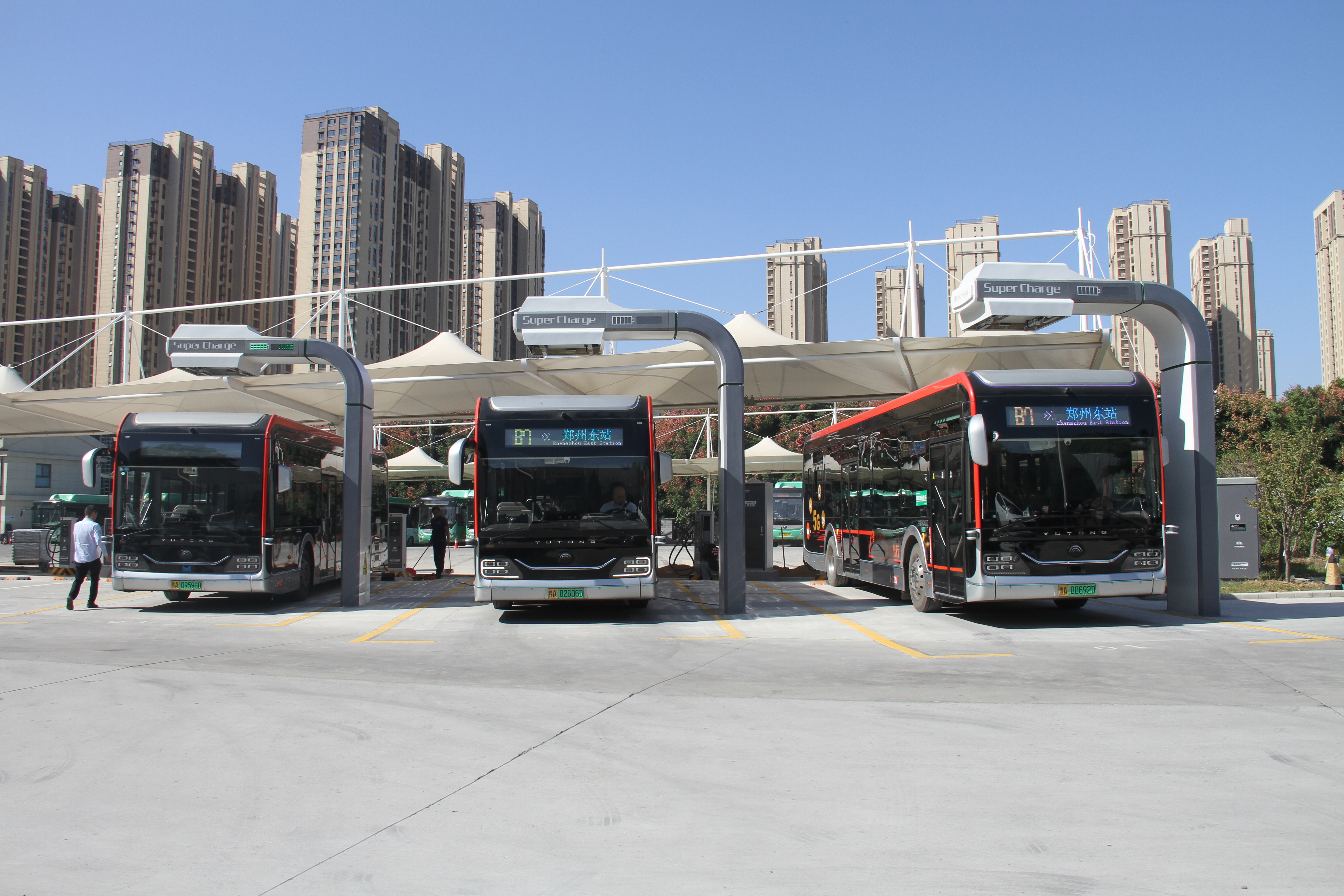 郑州BRT开通运营15年 线网不断优化 车辆迭代升级