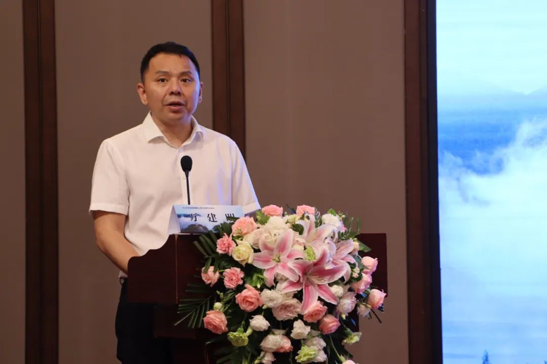 万建明主持