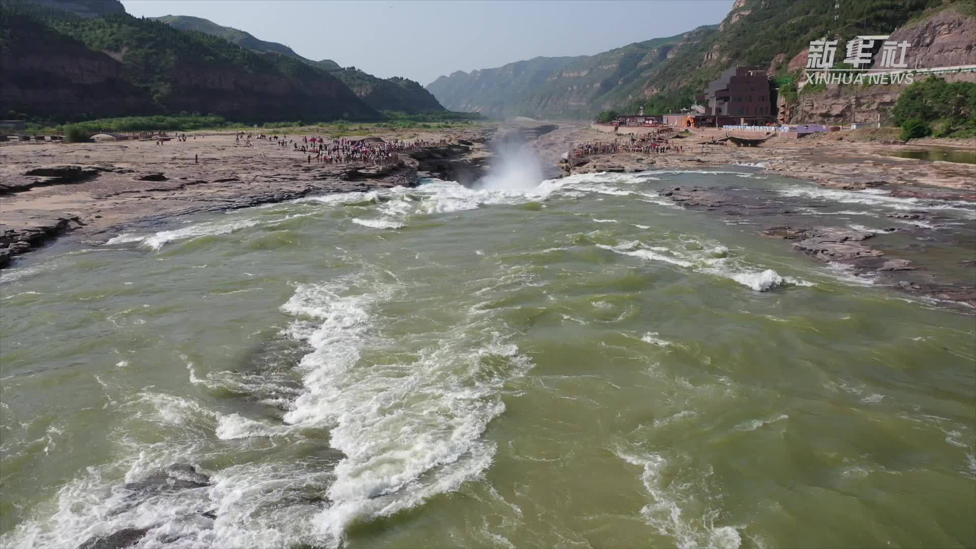 黄河壶口瀑布现“清流飞瀑”与“彩虹桥”景观