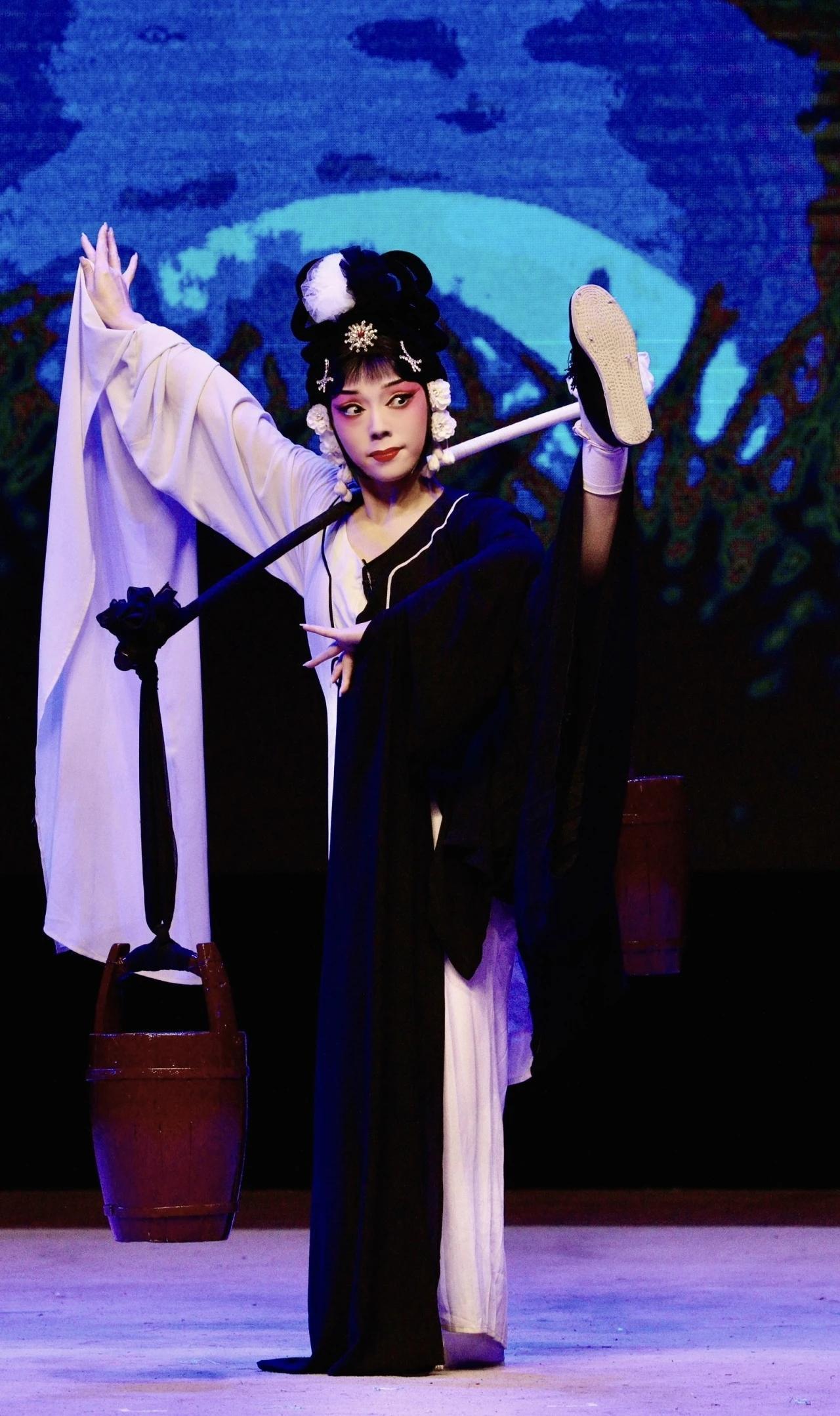 晁花兰在参赛剧目《阴阳河》中