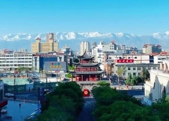 抬头就能看到雪山　肃州的浪漫谁懂啊