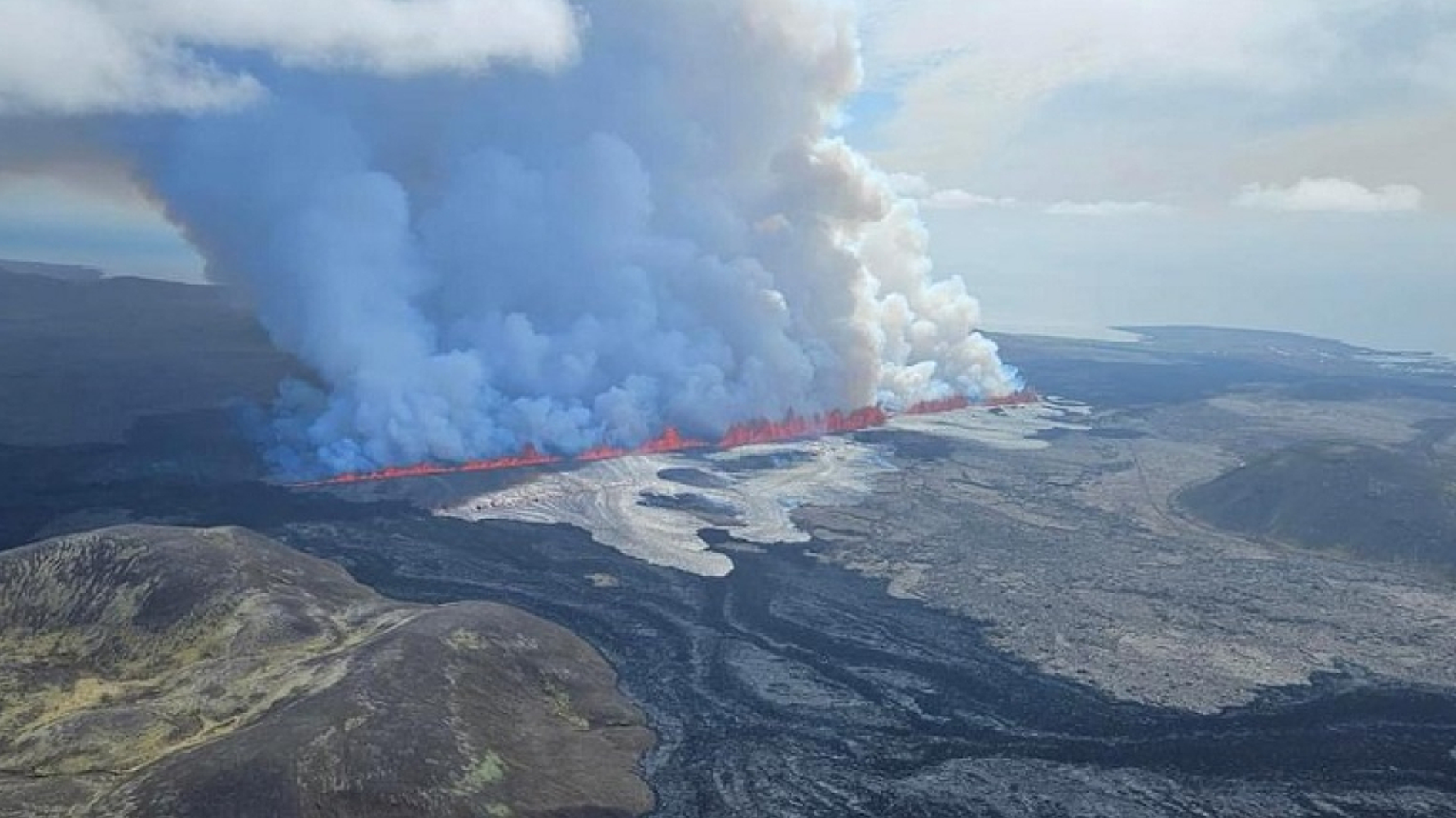 冰岛西南部火山再喷发 强度为近年之最_凤凰网视频_凤凰网